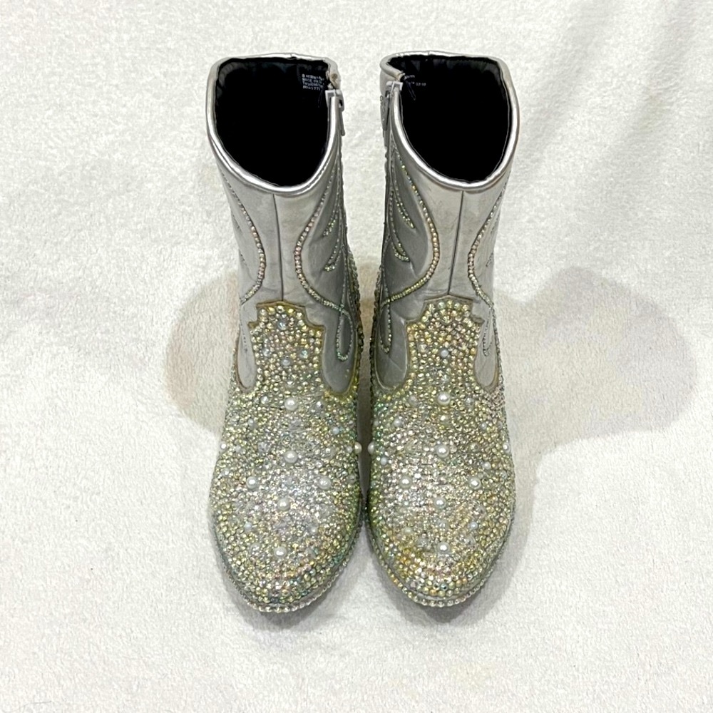 Silver Cowboy Boots Embellished in Iridescent Rhinestones & Pearls Size 8 - Picture 4 of 16